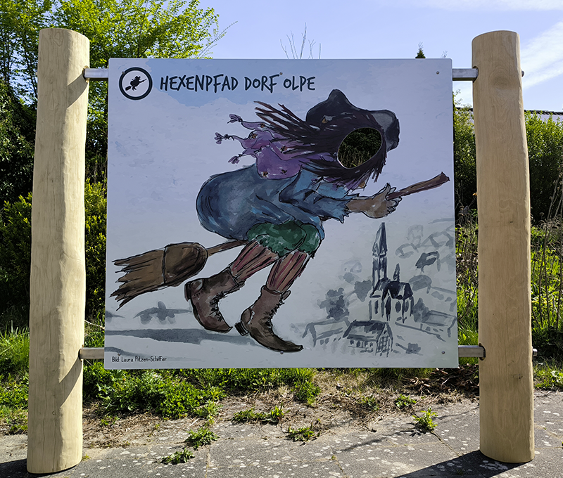 Foto der Hexen-Schautafel für den Hexenpfad Olpe Foto der Hexen-Schautafel für den Hexenpfad Olpe